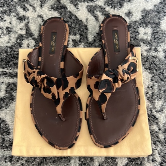 Louis Vuitton leopard print sandals - Picture 2 of 4